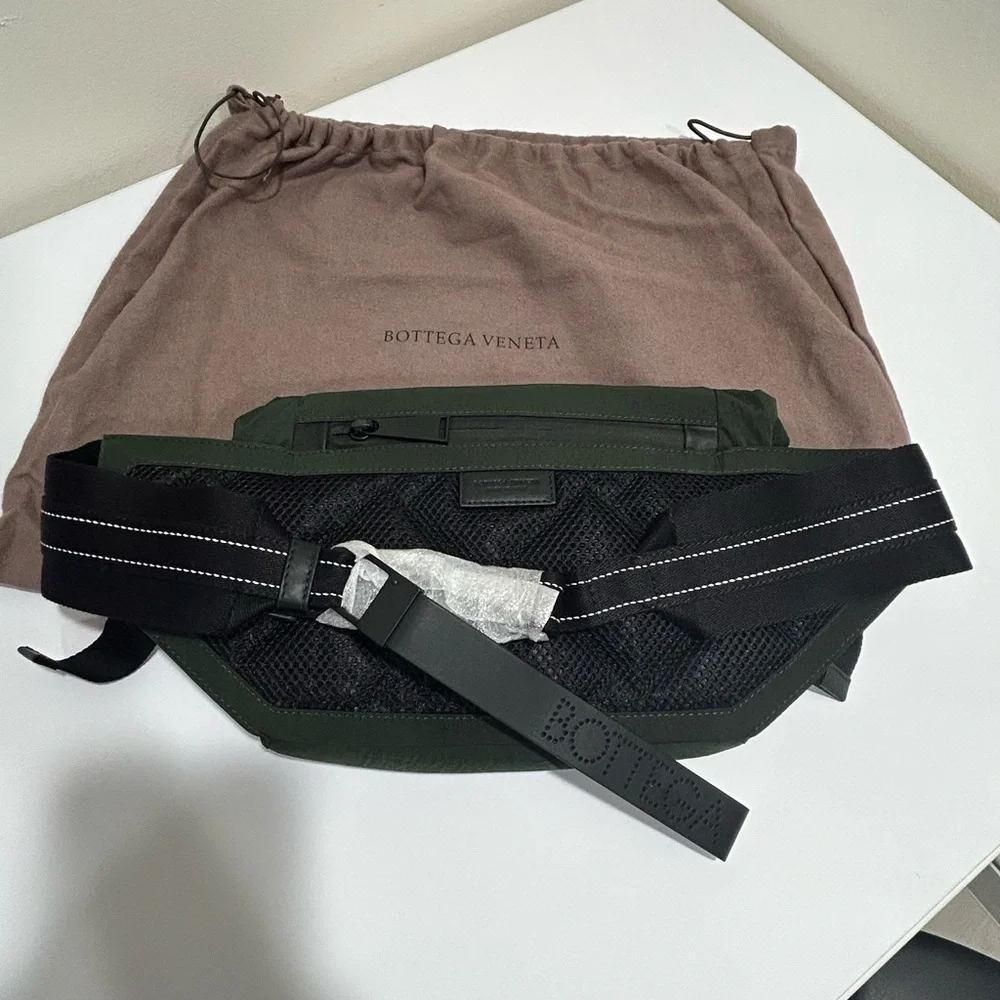 NWT Bottega Veneta Unisex Belt Bag - Picture 5 of 7